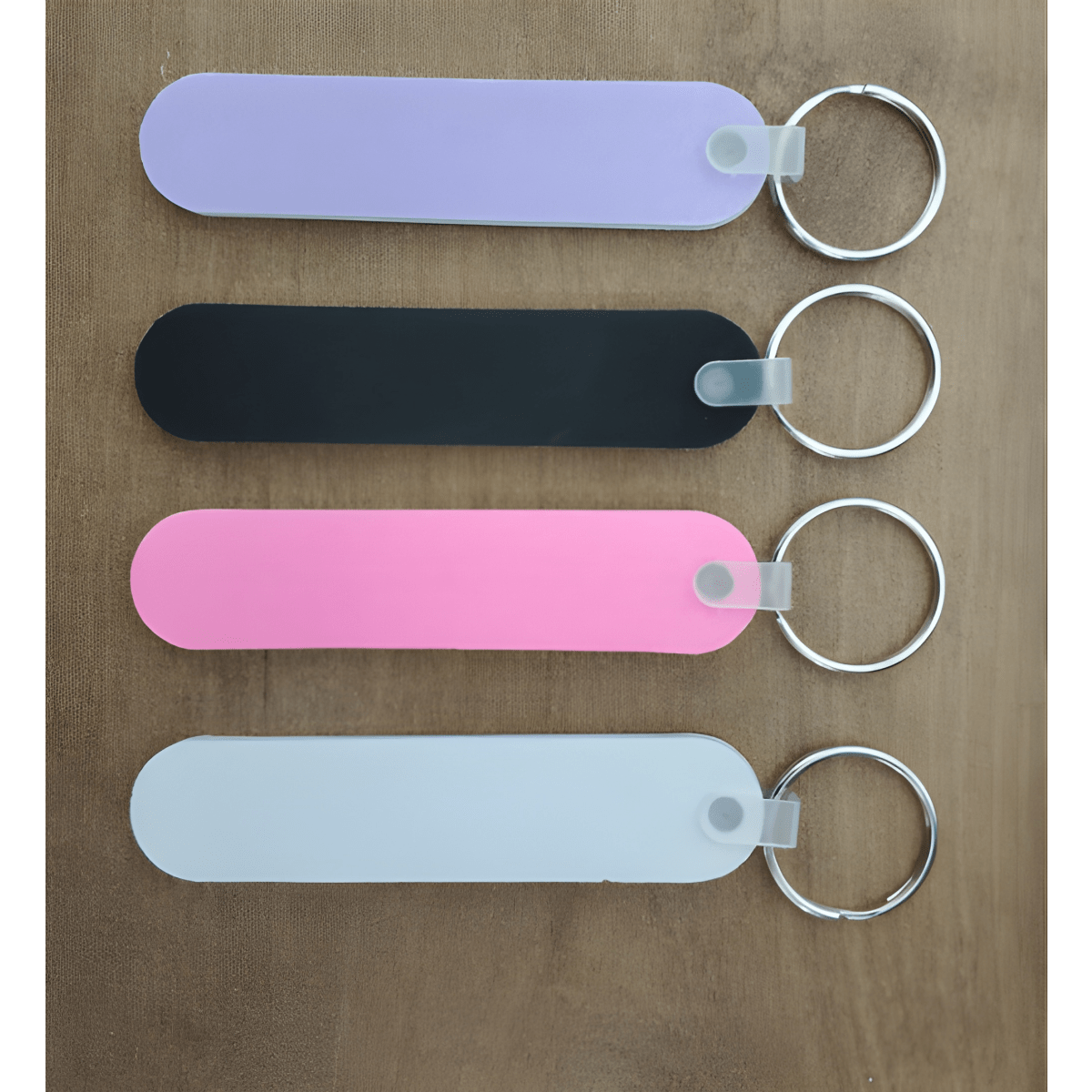 מחזיק מפתחות עם פצירה לציפורניים – קומפקטי ומסוגנן