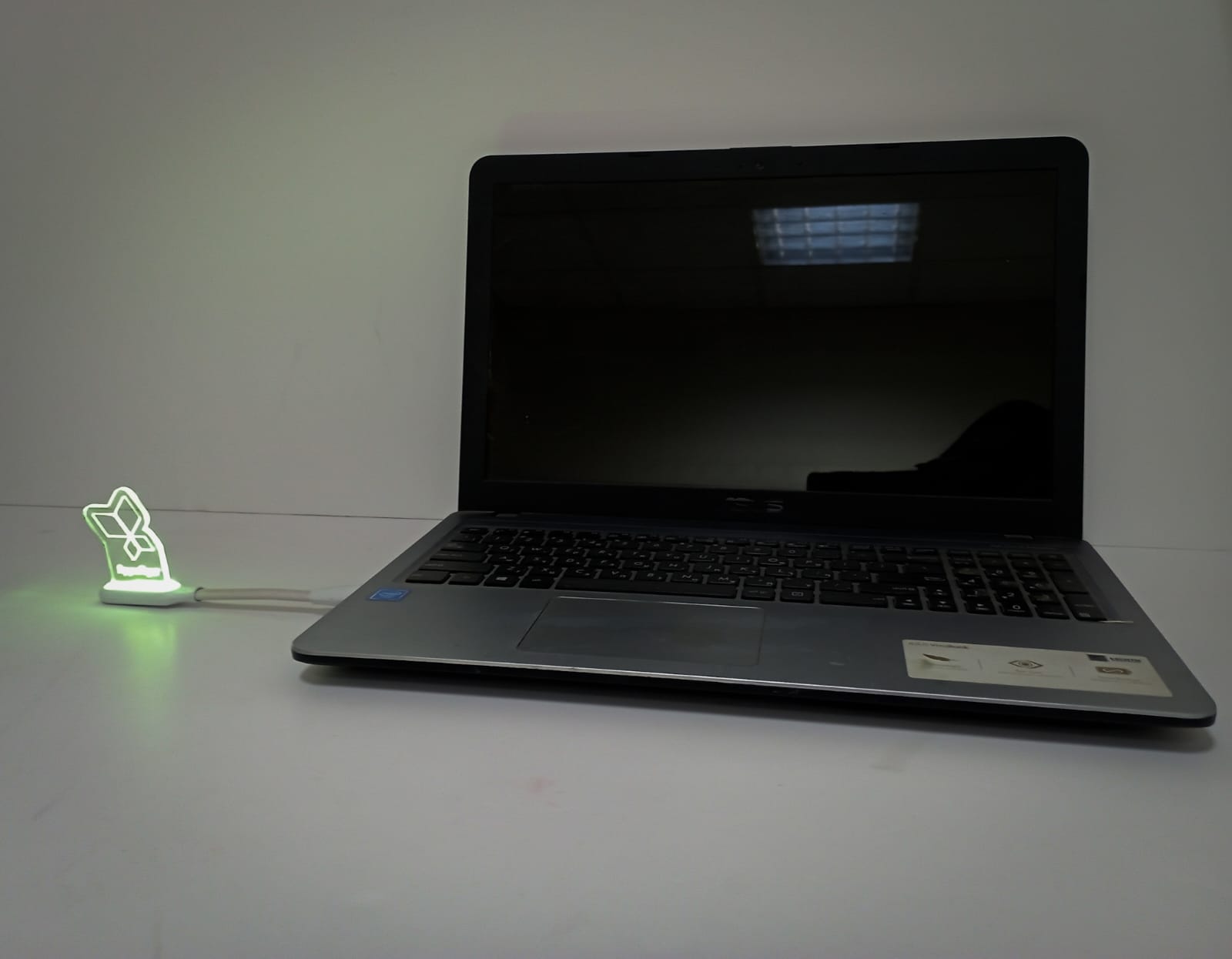 מנורת לד USB ממותגת עם לוגו