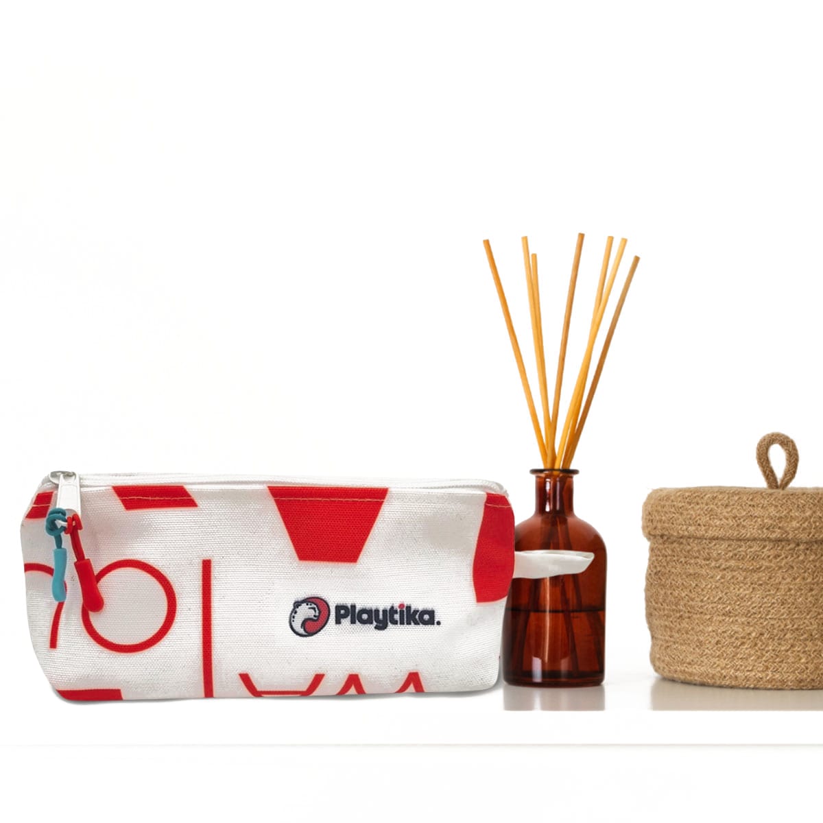 תיק איפור קלמר בצורת פירמידה - מעוצב ונוח