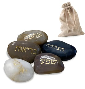 סט ייחודי של 5 אבני ברכה מחלוקי נחל טבעיים – אושר ושגשוג