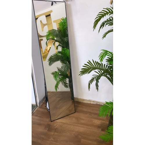 מראת גוף מעוצבת קריסטל עם מסגרת אלומיניום שחורה