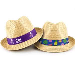 כובע קש אופנתי עם סרט ממותג