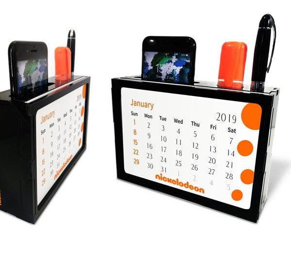 לוח שנה שולחני עם מעמד לטלפון