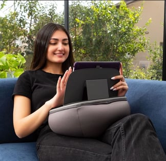 מעמד טאבלט עם כרית נוחות דינמית מבית ד"ר גב