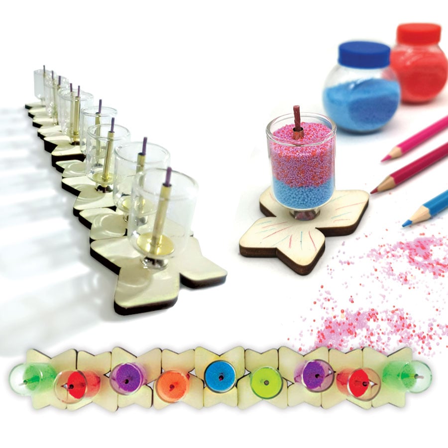 חנוכית עץ וזכוכית בעיצוב אישי עם לוגו