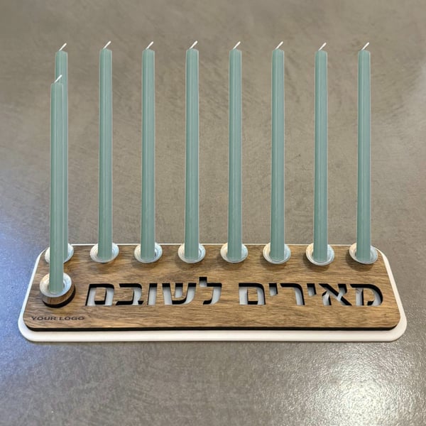 חנוכיה מעוצבת בעץ - מאירים לשובם