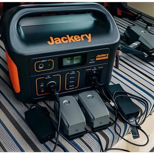 תחנת כוח סולארית ניידת Jackery Explorer 240