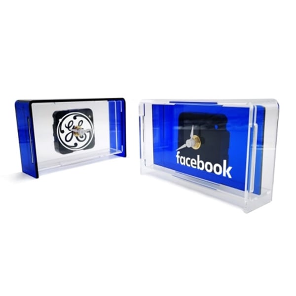 שעון שולחני מעוצב מפלסטיק שקוף