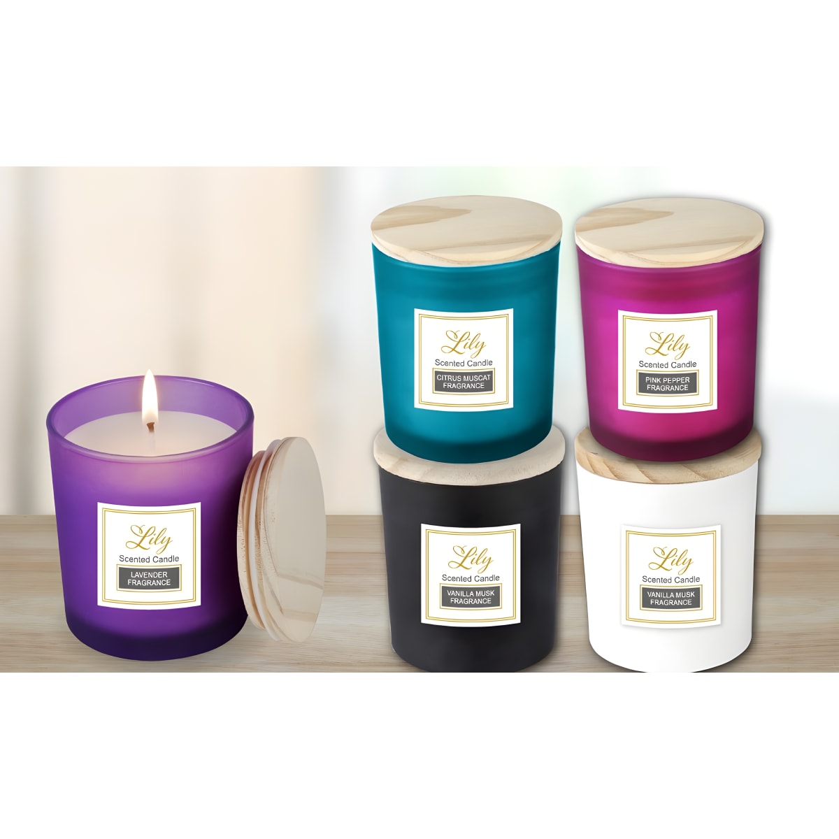 נר ריחני בכוס זכוכית עם מכסה במבוק – לילי