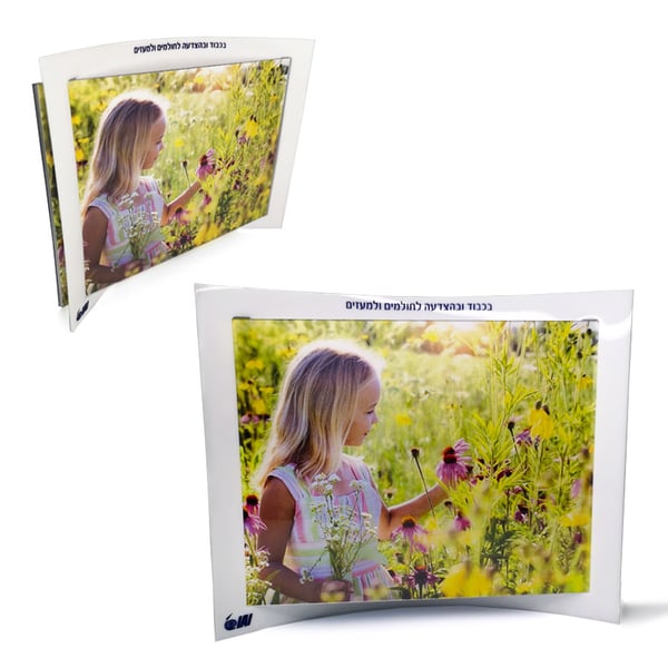 מסגרת תמונה גדולה בעיצוב סהר