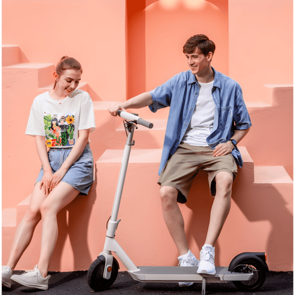 קורקינט חשמלי מתקפל בקלות NEON OKAI - מהיר וחדשני