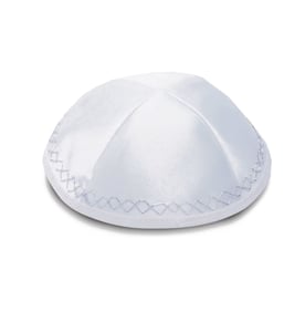 כיפה סאטן עם עיטור כסף - מתנה עסקית ממדרגה ראשונה