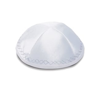 כיפה סאטן עם עיטור כסף - מתנה עסקית ממדרגה ראשונה