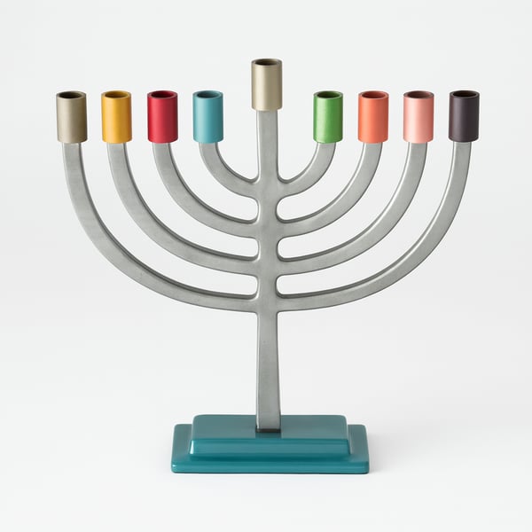 חנוכייה לנרות אלומיניום מהודרת עם קנים צבעוניים 19 ס"מ