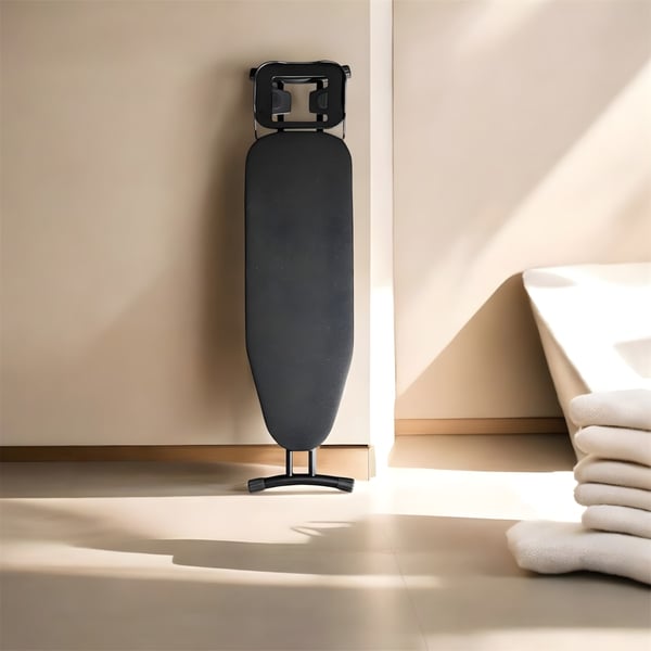 קרש גיהוץ איכותי עם משטח שחור מתקדם