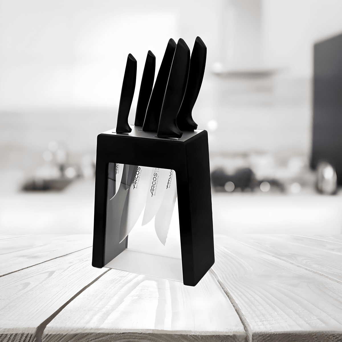 סט סכיני שף יוקרתי ARCOS עם מעמד שקוף