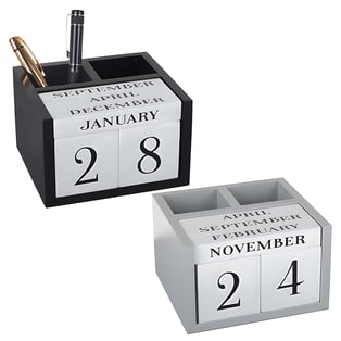 מעמד לוח שנה עם 2 כוסות לעטים ומדפים שימושיים