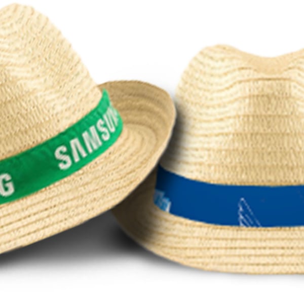 כובע קש אופנתי עם סרט ממותג