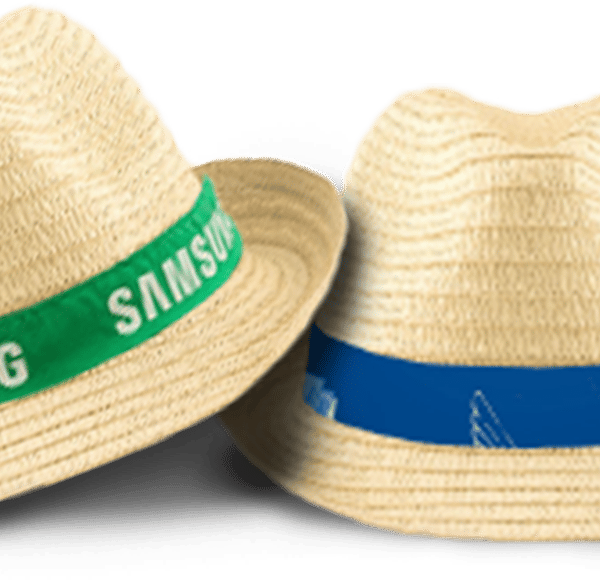 כובע קש אופנתי עם סרט ממותג