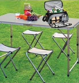 ערכת פיקניק מלאה עם שולחן קומפקטי וכסאות