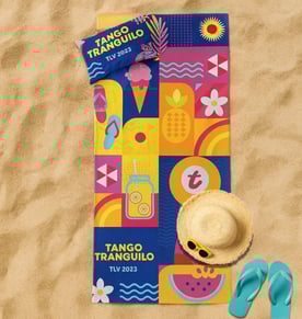 מארז חוף מדליק הכולל מגבת חוף יחיד וכרית חוף מתנפחת