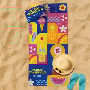 מארז חוף מדליק הכולל מגבת חוף יחיד וכרית חוף מתנפחת