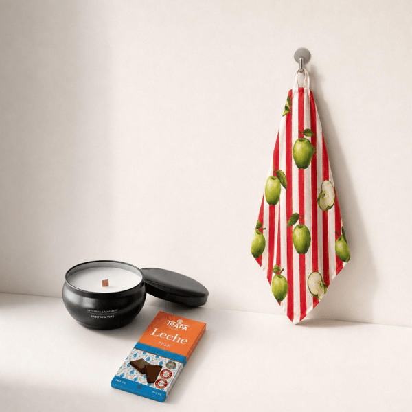 Scented Candle and Chocolate Gift Set