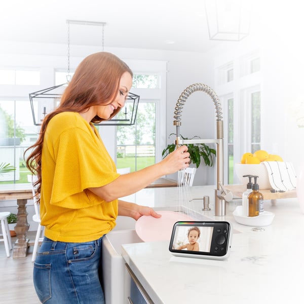 Motorola Adjustable Baby Monitor Camera with 5 Inch Screen & WiFi