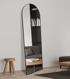 מראת גוף מעוצבת עם מסגרת אלומיניום שחורה