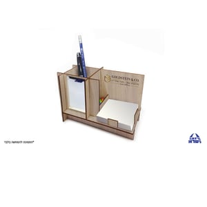 ארגונית מעץ עם מראה ונייר ממו